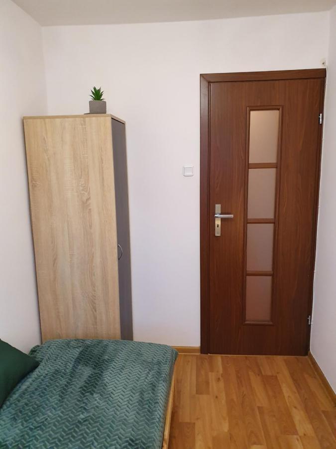 4 Rooms Solidarnosci Варшава Екстериор снимка